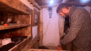 Домик в лесу зимой. Подземный бушкрафт №49