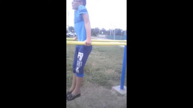 Bring Sally Up на брусьях. смотреть онлайн