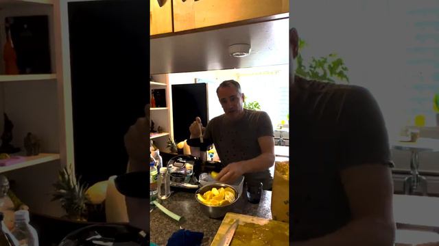 Cold Press Juice, Orange, Carrot, and Ginger смотреть онлайн