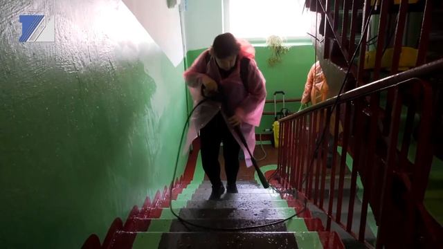 В управляющей компании «Техник» стали использовать керхер для мытья подъездов смотреть онлайн