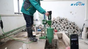 Тестовое алмазное бурение бесщеточным мотором DMP 252B. Диаметр 222 мм.  Арматура трехрядная 32 мм.