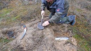 Bushcraft лагерь костер под палаткой мясо с вишнями в земляной печи