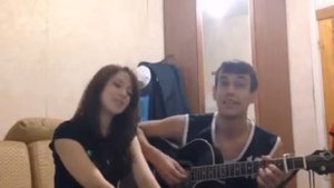 Девушка очень красиво поет под гитару Нарисую мелом напишу The girl is very beautiful with a guita