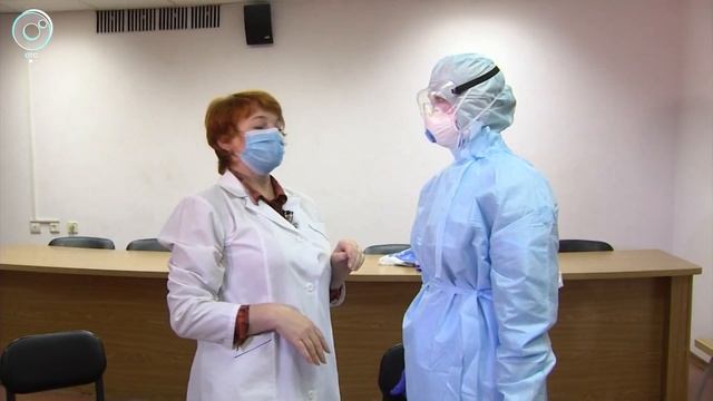 Зачем врачи в "красной зоне" надевают две пары перчаток и учатся вязать необычные узлы? смотреть онлайн