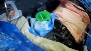 Откачиваем масло из двигателя через трубку масляного щупа