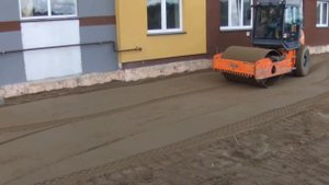 Как уплотнить слой песка под укладку плитки виброкатком  - steh39.ru