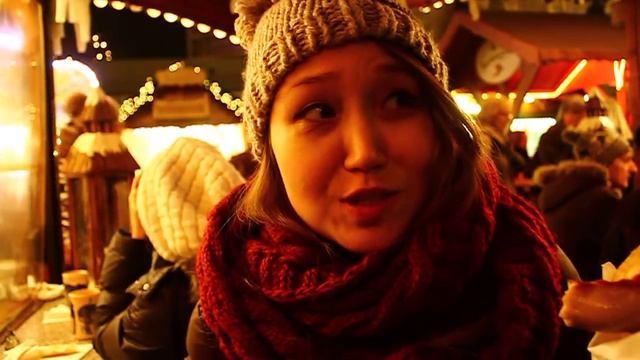 Немецкий glühender Wein и сосиска на рождественской ярмарке смотреть онлайн