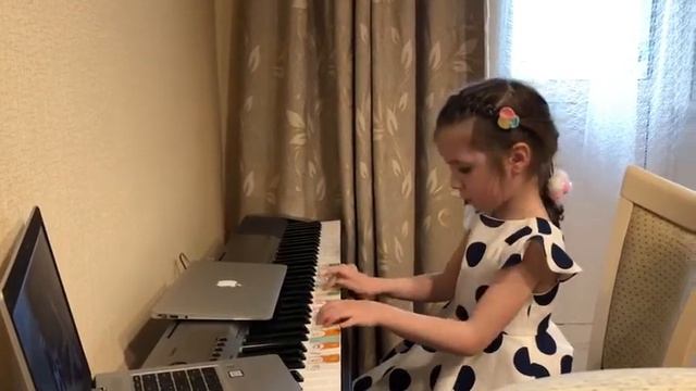SOFT MOZART RECITAL May 2020: Liza, 5 yo, Russia, plays "Турецкий марш" Л.Бетховена. смотреть онлайн