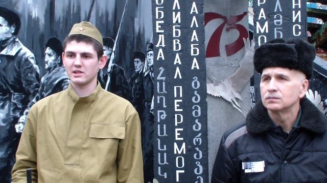 ИК 10. Возложение цветов к памятнику героям войны.mp4