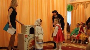 Аленушка и Иванушка убегают от Гуси-лебеди