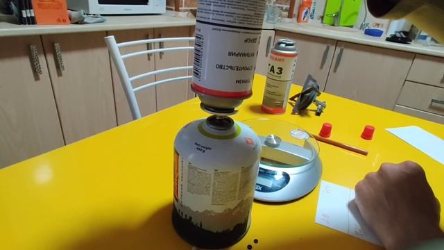 Как заправить туристический одноразовый газовый баллон. Туристическая горелка для походов.