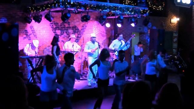 Настоящая кубинская группа Latino Express