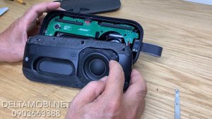 INSIDE BOSE FLEX SOUNDLINK - Bên Trong Loa Bose FLEX Soundlink