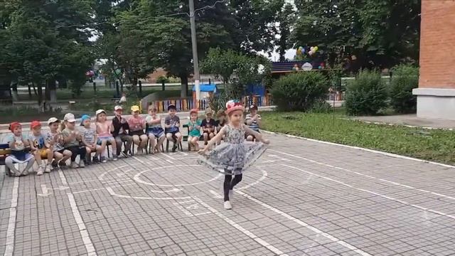 Самый креативный головной убор смотреть онлайн