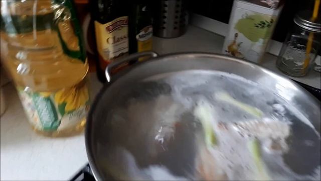 Готовлю обед /рыбный супчик/ куриные оладьи /тушёная капуста с картошкой.. смотреть онлайн