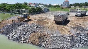 Строительство, земля буквально из под ног уходит у строителей