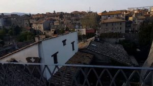 Терраса гостиницы в Витербо (начало апреля)/ Viterbo, April, old city