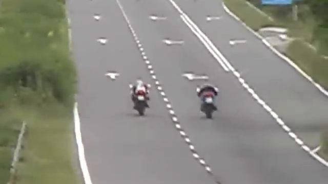 yamaha r1 verses suzuki gsxr k4 from Bulgaria смотреть онлайн