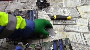 Сокет 1155 и 775. Где больше компонентов, содержащих золото? Современные материнские платы.