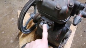 Старый двухпоршневой компрессор f 55