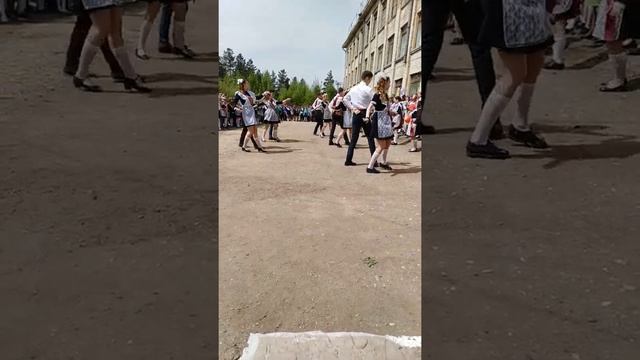 Вальс выпускников 11 класса Первомайской СОШ 2))) смотреть онлайн