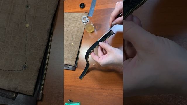 Как вшить замок в кожаную сумку. Часть 1 смотреть онлайн