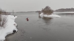 На катабайде с веслом по февральской Суре.