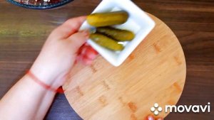 Салат из свёклы с солёными огурцами и селёдкой, на каждый день. Универсальный салат.