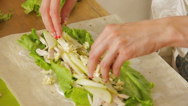 РЕЦЕПТ для пикника: роллы с грушей, курицей и сыром с плесенью.