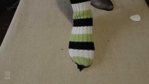 Комнатные сапожки из рукавов свитера своими руками