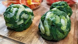 Закуска С ЗЕЛЁНЫМ ЛУКОМ, готовится просто, получается очень вкусно.mp4