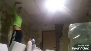 Потолочная плитка не клеится