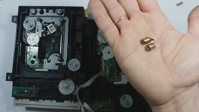 ПРИВОД ОПТИЧЕСКИХ ДИСКОВ от DVD! РАЗОБРАТЬ ИЛИ ВЫКИНУТЬ? смотреть онлайн