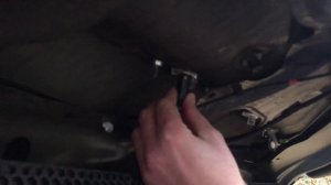 Toyota Corolla. Замена лампочек подсветки номерного знака