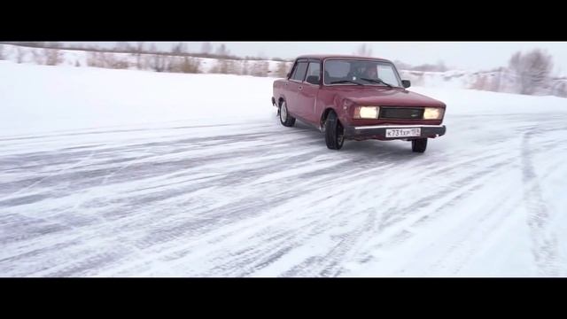 ВНИМАНИЕ! ДРИФТ НА ЛЬДУ / ваз 2105 #БоеваяКлассика в деле