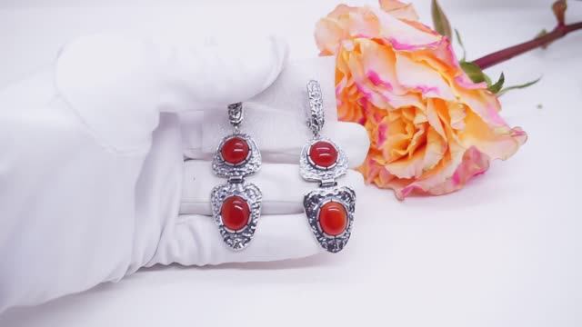 Серьги "Ренедэ" с сердоликом посеребрение 12мк натуральные камни чеканка 3341 Хорошие Вещи