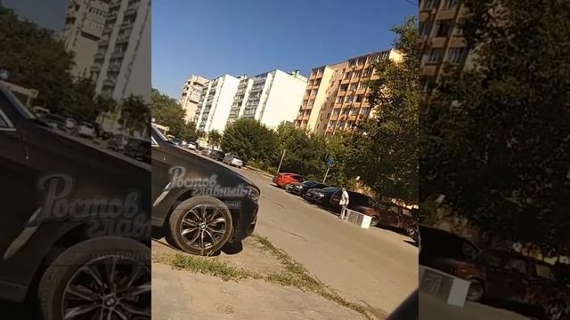 Мужчина тащит холодильник 22 6 2018 Ростов на Дону Главный 1