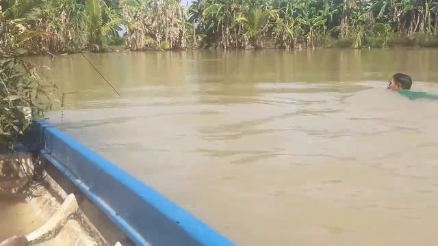 Top 4 Cast Net Fishing - Fisherman vs. River Monsters смотреть онлайн