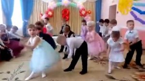 Танец " Далеко от мамы..." в детском саду, г.Астрахань, д\с √44.