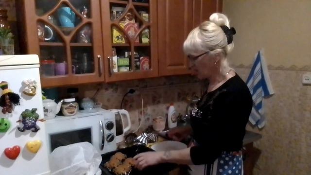 Простая жизнь!Сажаю лук!Пеку кексы!Вкусный ужин!
