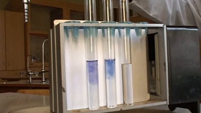 Распознавание растворов щелочи, кислоты и воды с помощью индикаторов смотреть онлайн