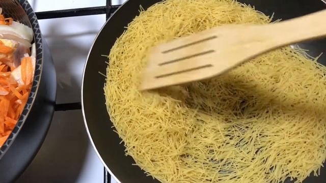Блюдо с жареной вермишелью смотреть онлайн