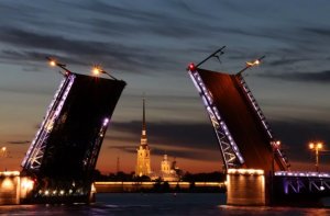 Петербург: Разведение мостов