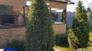 Беседка для отдыха. Зона барбекю для загородного долма.