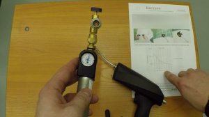 Портативный гелиевый течеискатель — калибровочная течь для щупа