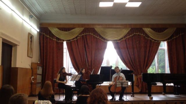 L.Beethoven - Trio op.1 №3 c-moll смотреть онлайн