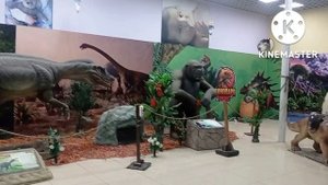 дино парк, девочки отрываютя.