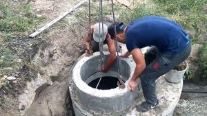 Установка бетонных колец