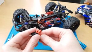 Как самому заменить держатель поворотного кулака S-max Remo hobby 1/16