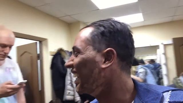 Точь-в-точь, шум за сценой :) смотреть онлайн